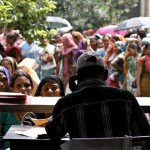 Gánh nặng nhân mãn và bi kịch tìm việc ở Ấn Độ