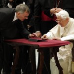 Đức giáo hoàng Benedict XVI cũng xài iPad và có tài khoản Twitter