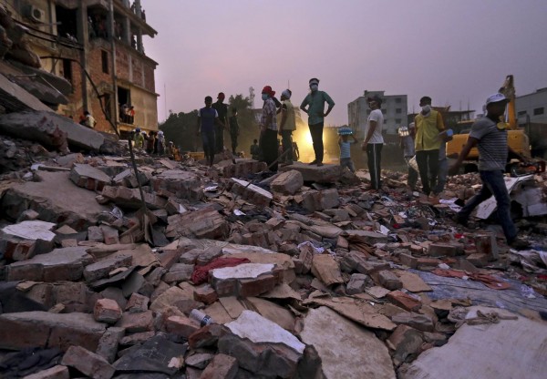 130426-bangladesh-building-collapse-aftermath-09
