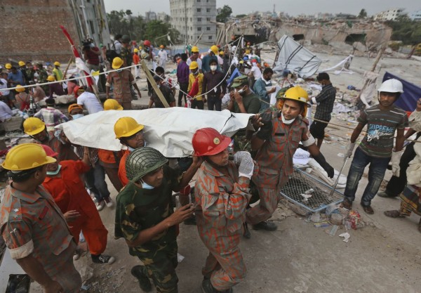 130428-bangladesh-building-collapse-14