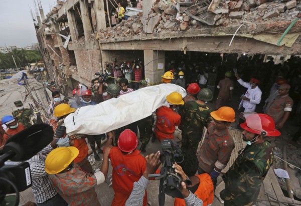 130428-bangladesh-building-collapse-17
