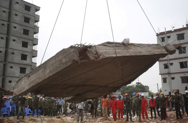 130429-bangladesh-building-collapse-03