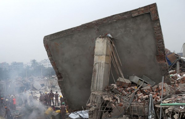 130429-bangladesh-building-collapse-04