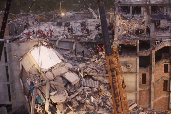 130429-bangladesh-building-collapse-16