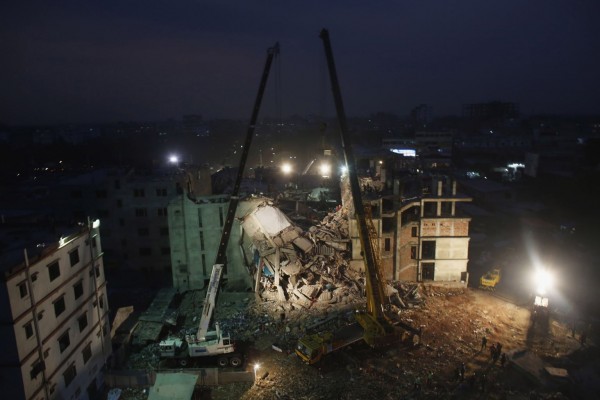 130429-bangladesh-building-collapse-19