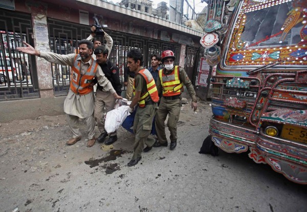 130429-pakistan-bomb-blast-peshawar-03