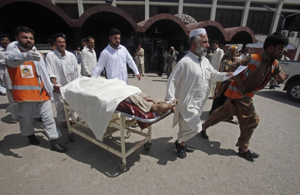 130429-pakistan-bomb-blast-peshawar-05
