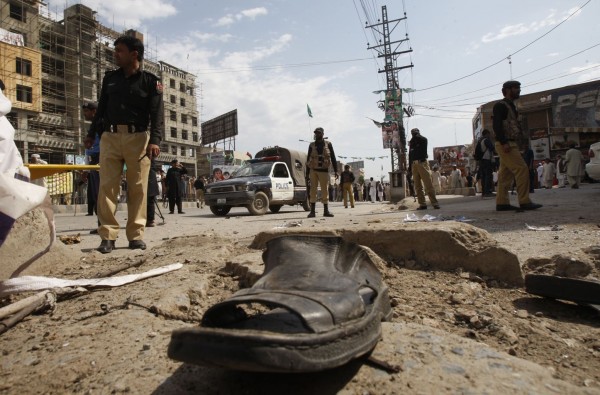 130429-pakistan-bomb-blast-peshawar-09
