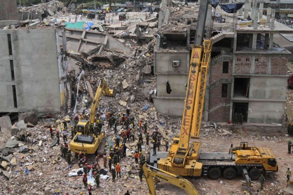 130430-bangladesh-building-collapse-03