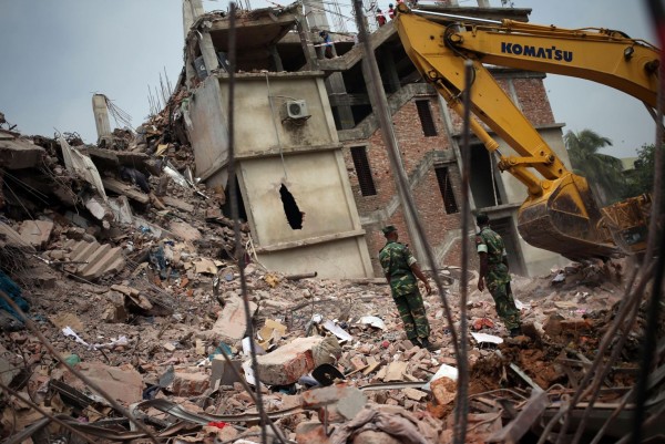 130430-bangladesh-building-collapse-04