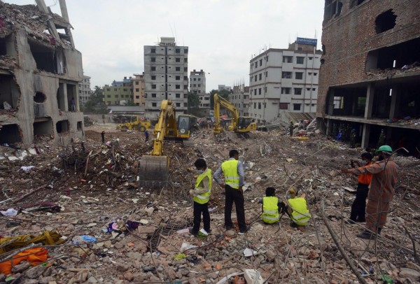 130510-bangladesh-building-collapse-11