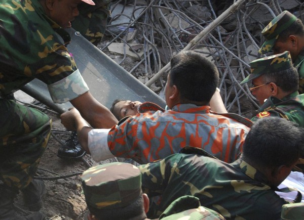 130510-bangladesh-building-collapse-19-survivor-03