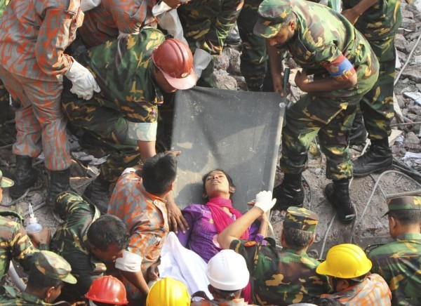 130510-bangladesh-building-collapse-19-survivor-06