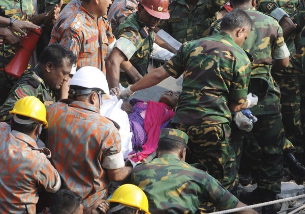 130510-bangladesh-building-collapse-19-survivor-08