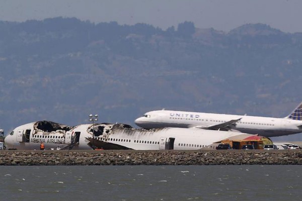 130706-asiana-airlines-crashed-sfo-06b