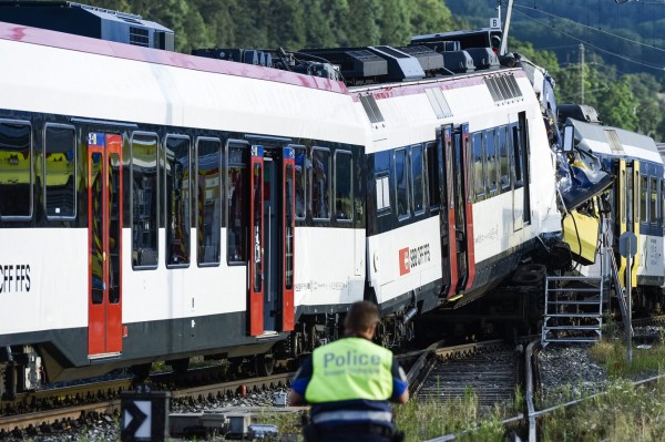 130729-Swiss trains collide-02