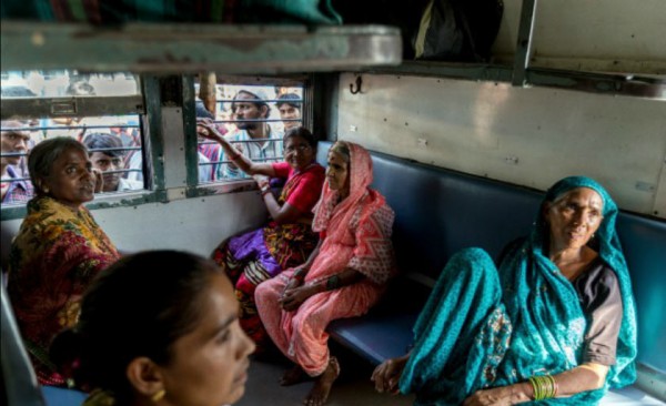 130929-india-women-only-trains-01