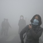 Sương mù ô nhiễm làm tê liệt nhiều thành phố ở Trung Quốc