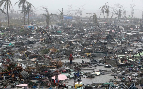 131110-supertyphoon-haiyan-philippines-tacloban-105