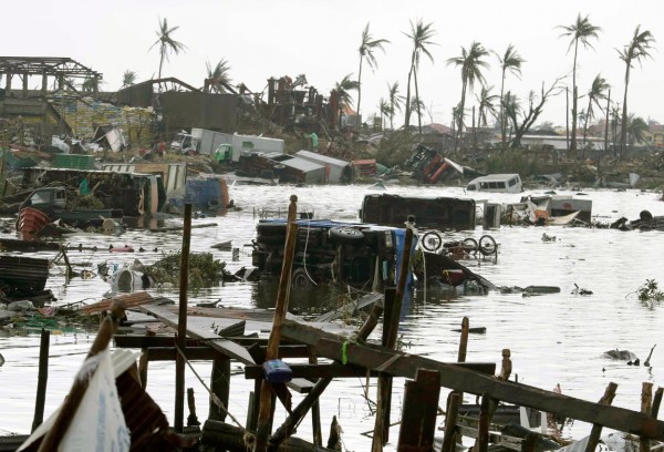 131110-supertyphoon-haiyan-philippines-tacloban-106