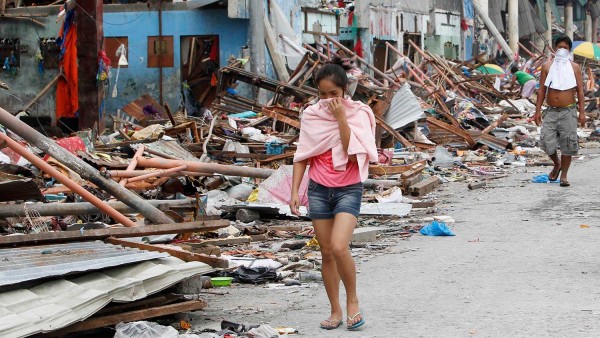 131111-typhoon-haiyan-philippines-victims-01