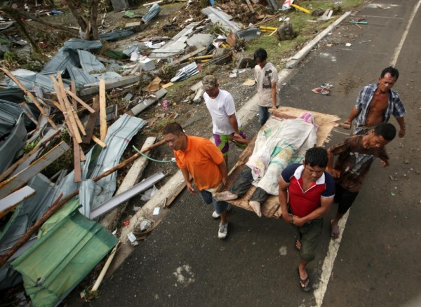 131111-typhoon-haiyan-philippines-victims-03