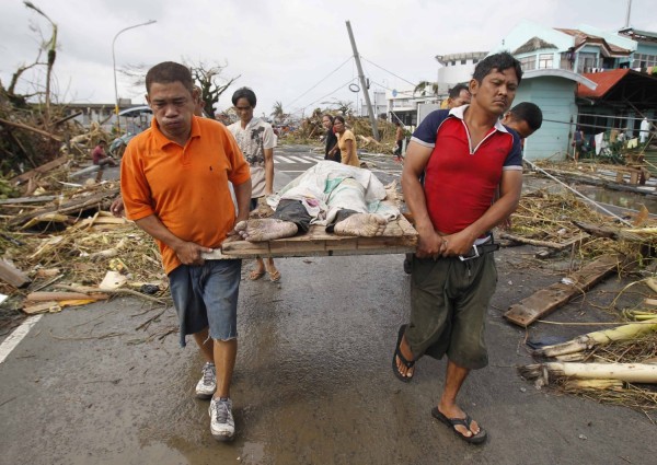 131111-typhoon-haiyan-philippines-victims-05