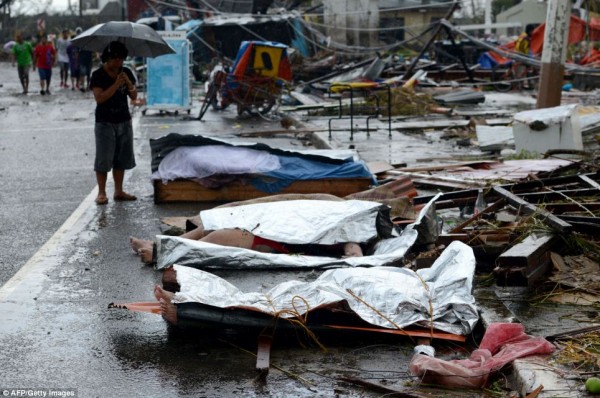 131111-typhoon-haiyan-philippines-victims-07