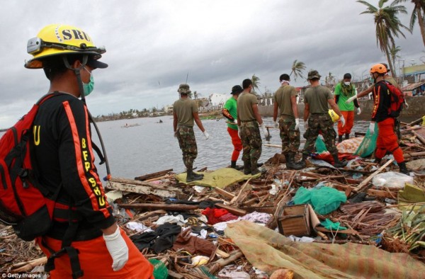 131111-typhoon-haiyan-philippines-victims-10