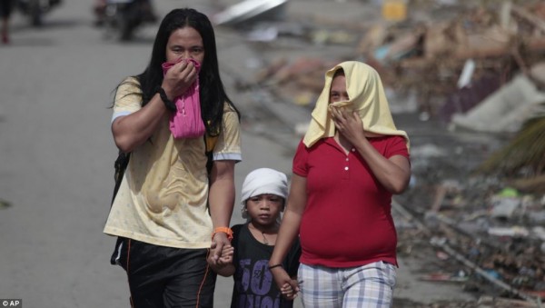 131111-typhoon-haiyan-philippines-victims-14