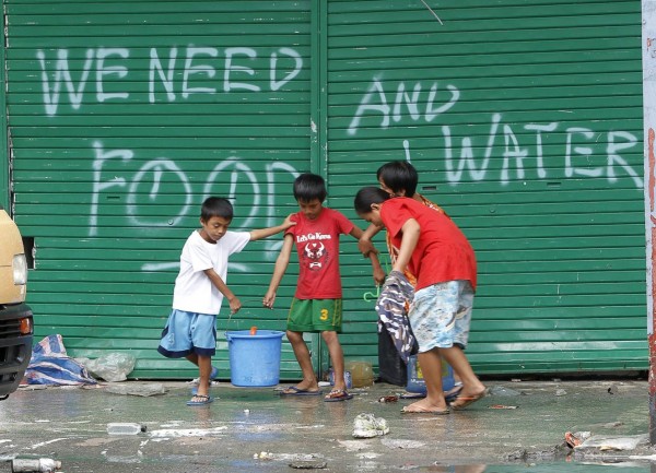 131112-supertyphoon-haiyan-philippines-tacloban-014