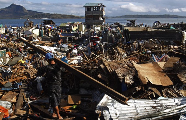 131116-philippines-typhoon-haiyan-tacloban-01
