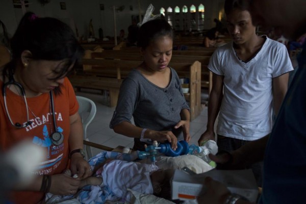 131116-philippines-typhoonhaiyan-tacloban-chapel-newborns-04