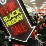 Dân Mỹ ùn ùn đi mua hàng siêu giảm giá trong ngày Black Friday