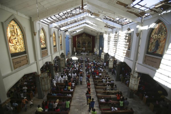 philippines-typhoon-haiyan-tacloban-santo-nino-church-131208-02