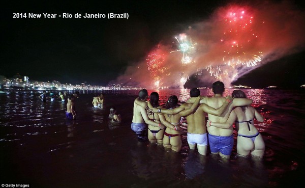 2014-new-year-fireworks-brazil-rio-de-janeiro