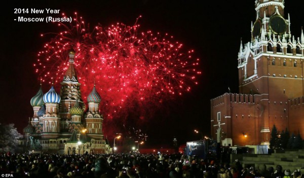 2014-new-year-fireworks-moscow-red-square-2