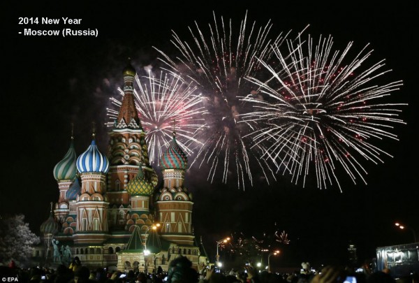 2014-new-year-fireworks-moscow-red-square