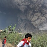 Núi lửa phun trở lại ở Indonesia