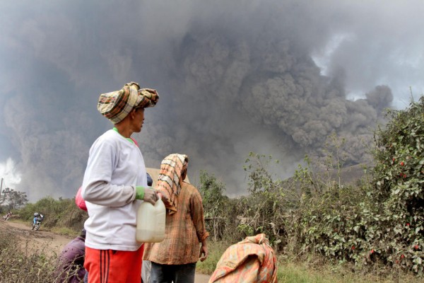 140201-indonesia-volcano-03