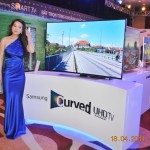 Samsung đưa TV Ultra HD màn hình cong đầu tiên trên thế giới tới thị trường Việt Nam