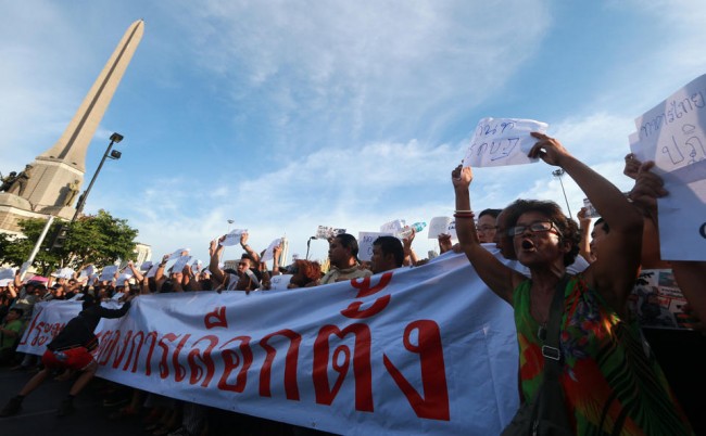 140524-thailiand-coup-anti-coup-03