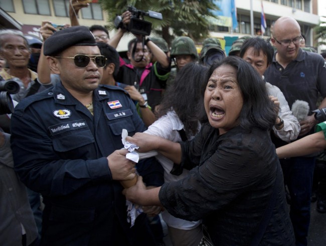 140524-thailiand-coup-anti-coup-09