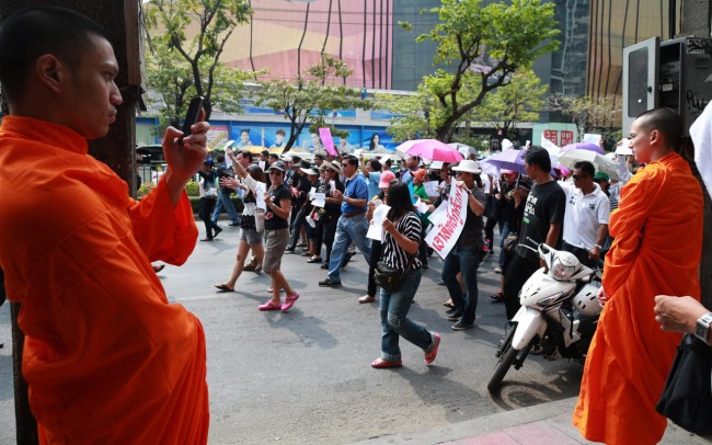 140524-thailiand-coup-anti-coup-11