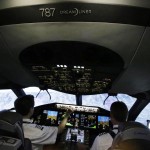 Ráo riết luyện tay lái cho siêu máy bay hàng không Boeing 787 Dreamliner