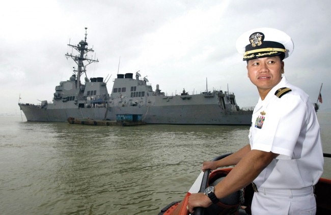 2009-lebahung-USS Lassen danang-02