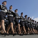 Vì sao nữ cảnh sát Nga bị cấm mặc váy ngắn?
