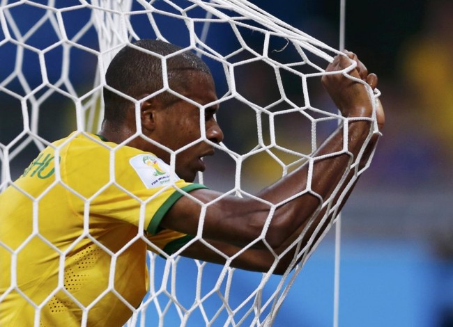 140709-world-cup-brazil-lost-37-fernandinho