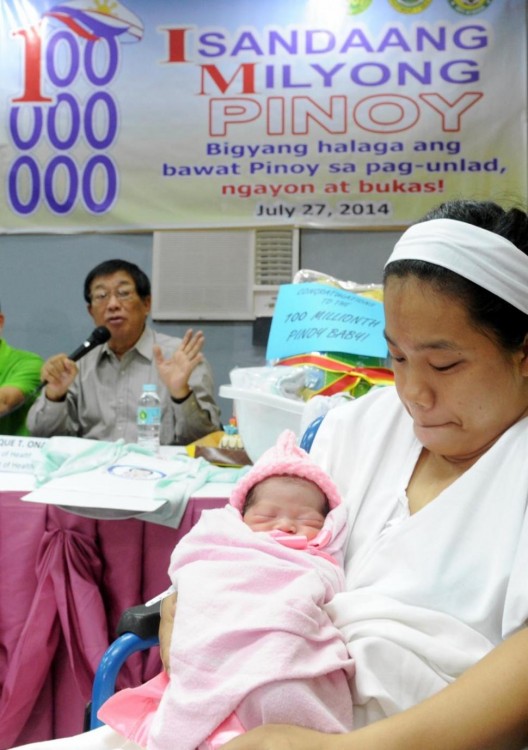 140727-philippines-100 millionth baby-05