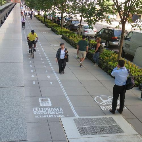 cellphone-sidewalk-lane-2
